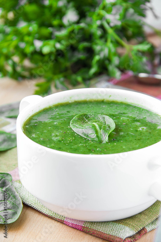 Velvety cream soup of spinach