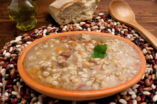 Zuppa di legumi photo