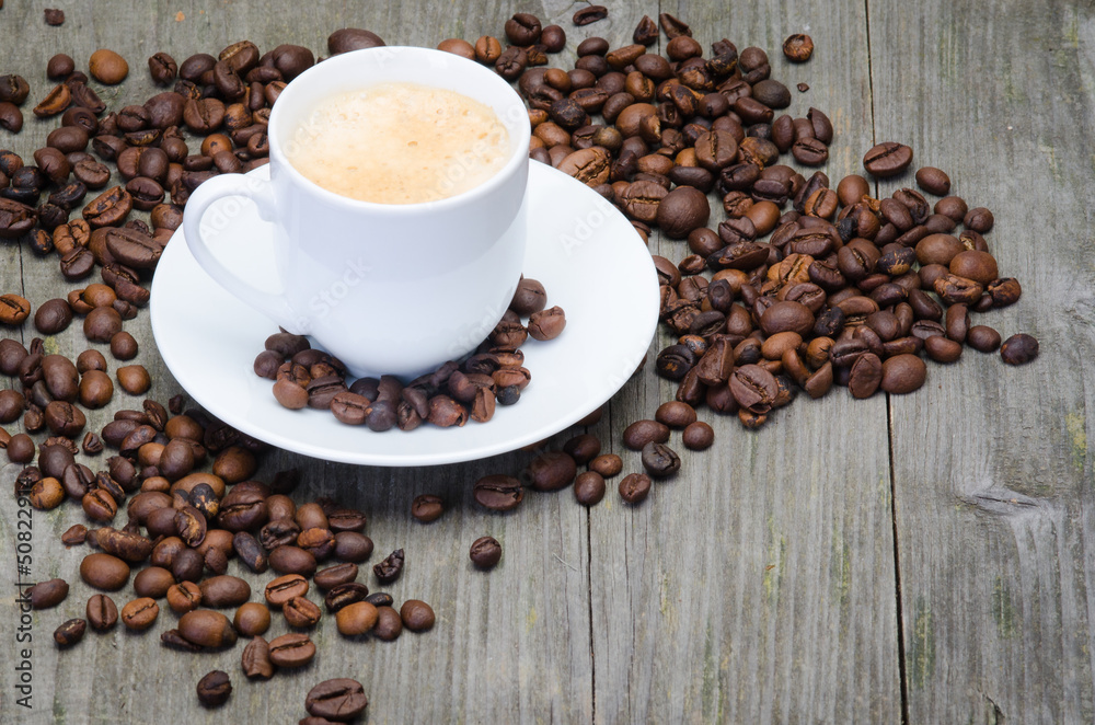 Obraz premium kaffeetasse auf holzbrett