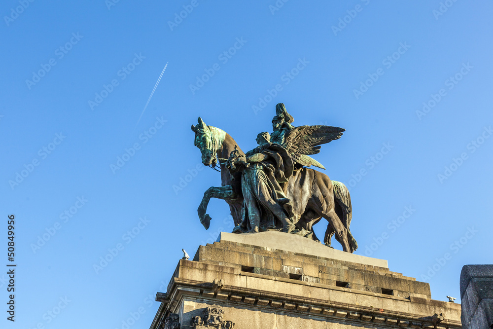 Obraz premium Monument to Kaiser Wilhelm I (Emperor William) on Deutsches Ecke