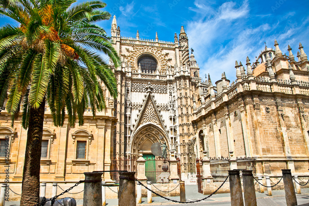 Fototapeta premium Cathedral of Saint Mary in Seville, Spain.