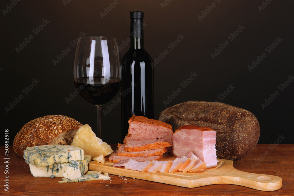 Naklejka premium Exquisite still life of wine, cheese and meat products