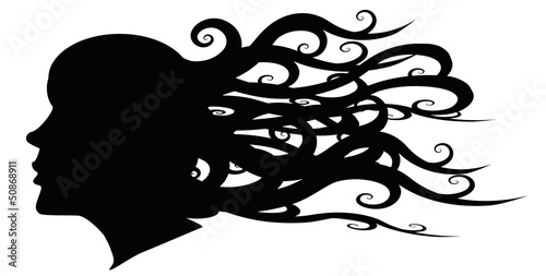 silhouette di profilo femminile con capelli al vento