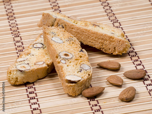 Tozzetti Cantucci con mandorle e nocciole