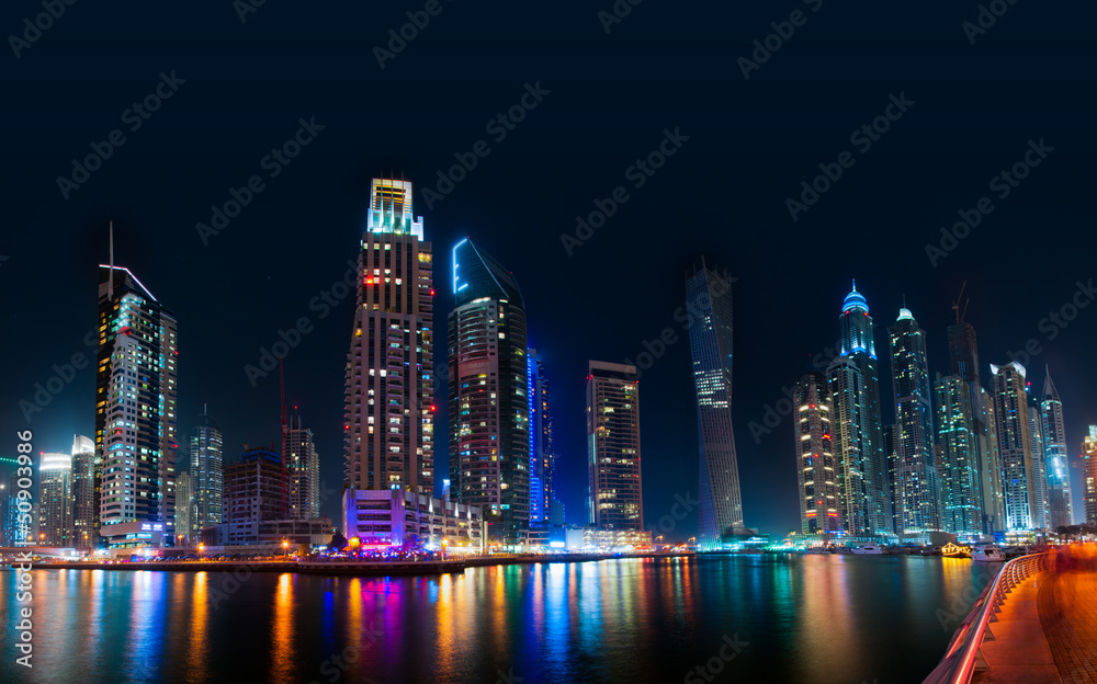Fototapeta premium Dubai Skyline by night