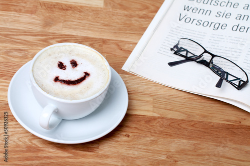Brille und Kaffee