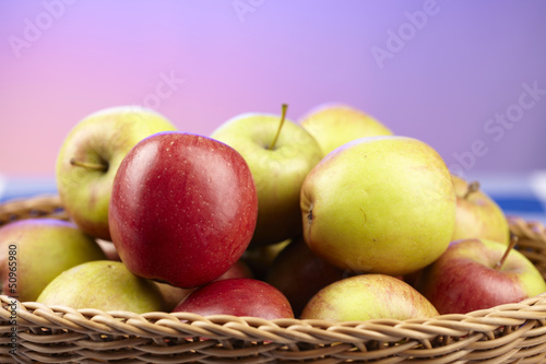 Korb mit Äpfeln