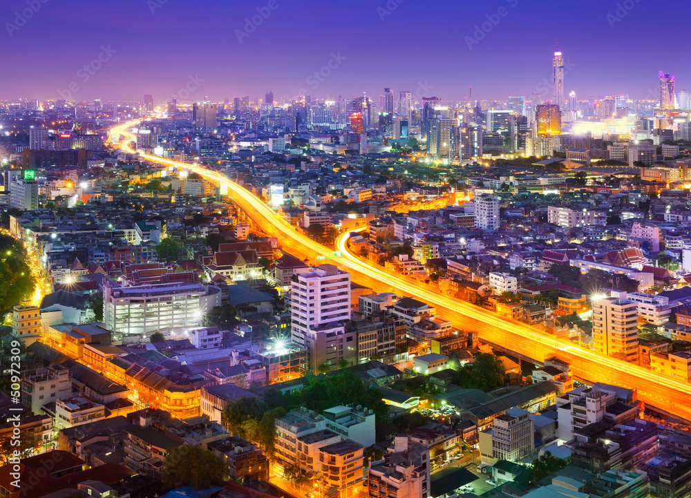Obraz premium Traffic in modern city at night, Bangkok Thailand