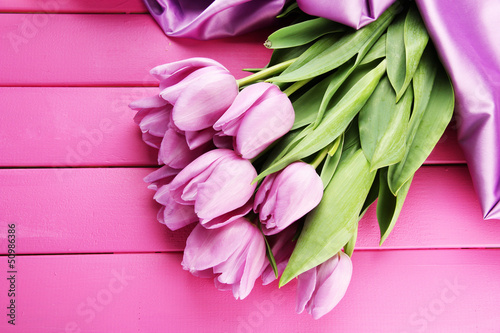 Fototapeta Naklejka Na Ścianę i Meble -  Beautiful bouquet of purple tulips on pink wooden background