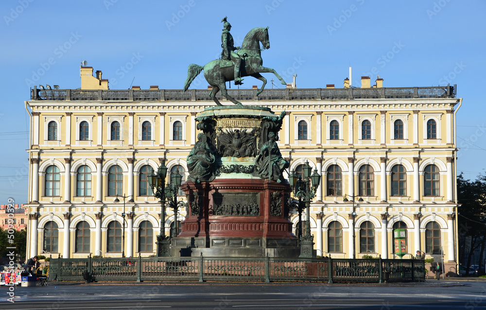 Памятник императору Николаю 1 в Санкт-Петербурге