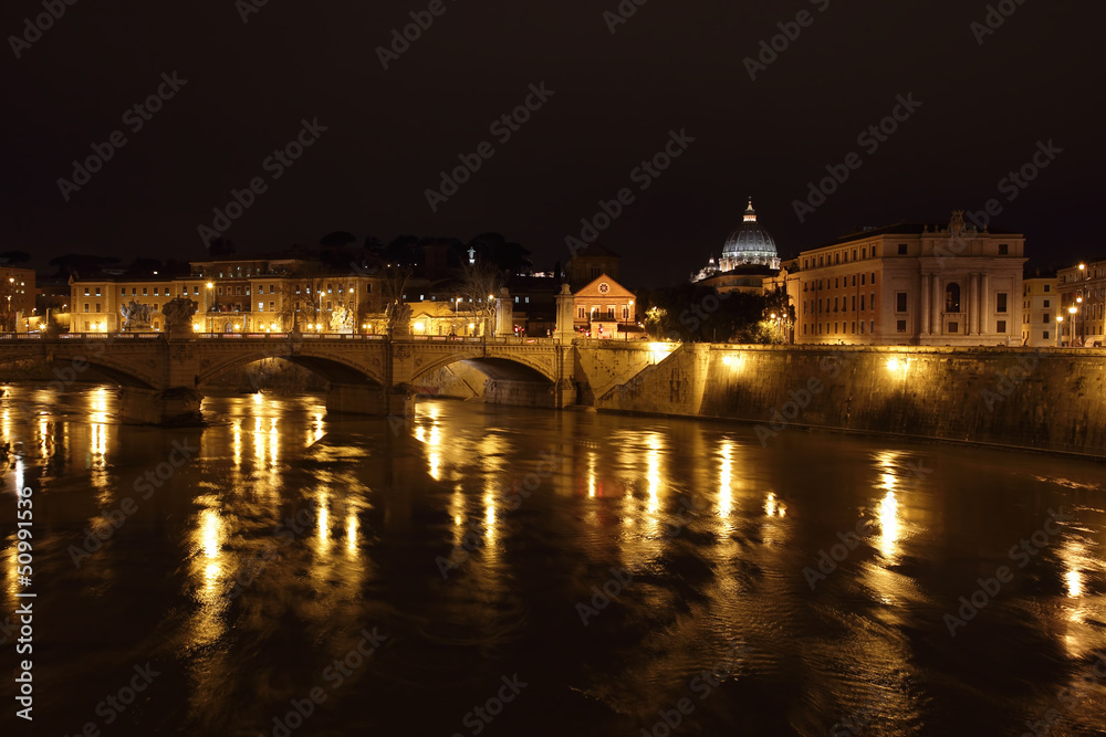 night view of Tiber river