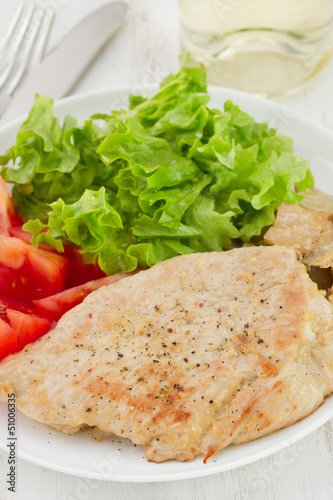 fried meat with lettuce and tomato