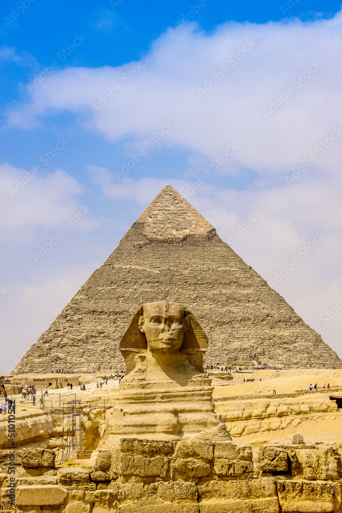 Sphinx and the Great Pyramid in the Egypt - obrazy, fototapety, plakaty 