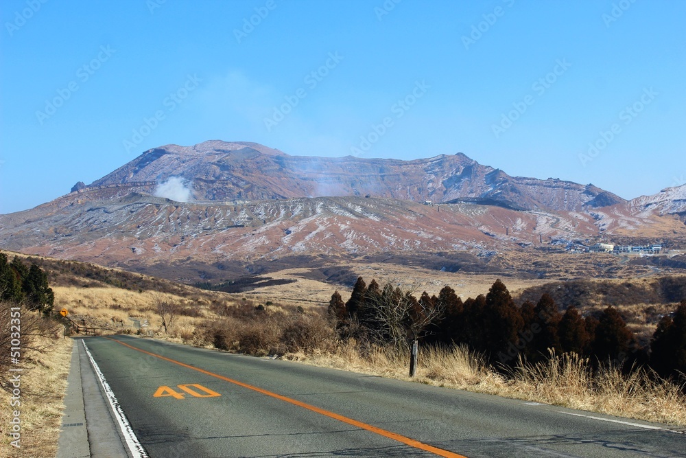 阿蘇パノラマラインと中岳の火口