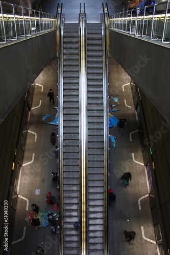 Rolltreppe im Bahnhof