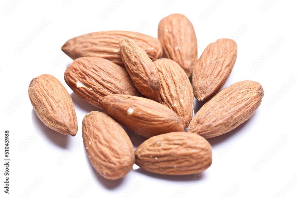 Fototapeta premium Almond isolated on white 