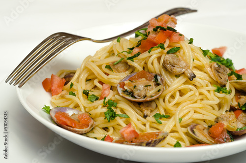 Spaghetti vongole e pomodoro fresco