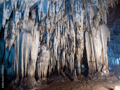Tham Khao Bin cave