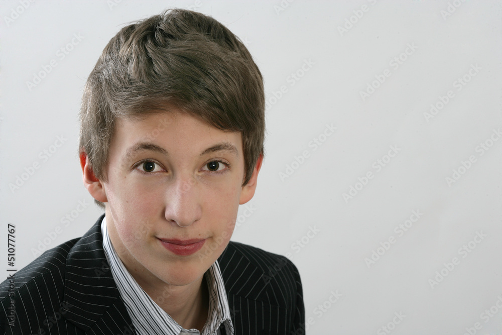 Portrait von einem Jugendlichen . Portrait von einem Jugendlichen .