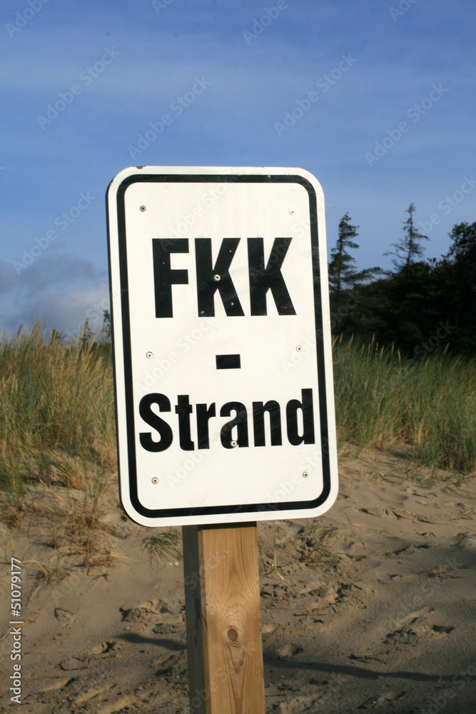 FKK Schild am Suedstrand von Wyk auf Foehr.. FKK Schild am Suedstrand von Wyk auf Foehr..