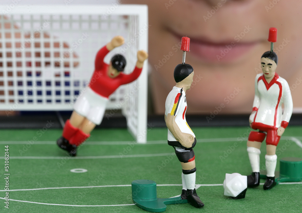 Fototapeta premium Jugendlicher beim Tipp-Kick Spiel