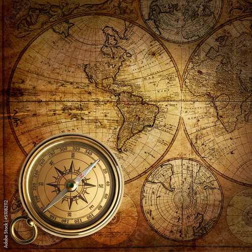 stary-kompas-na-mapie-swiata-z-1746-r-w-stylu-vintage