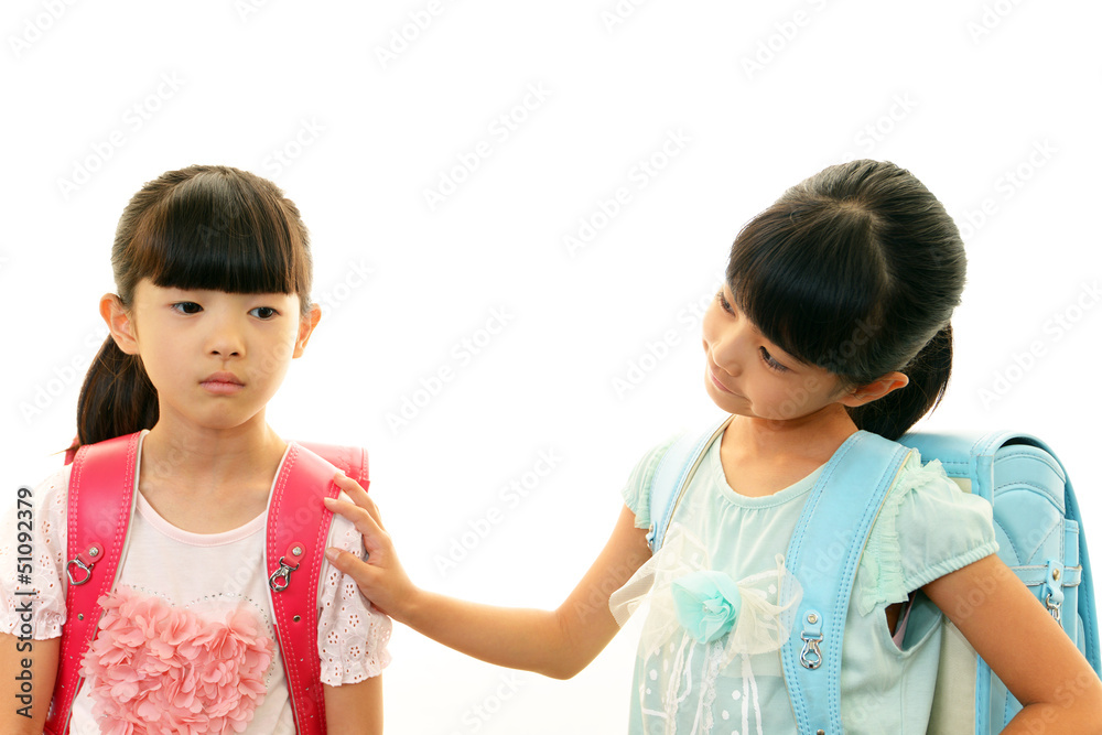 ランドセルを背負った二人の女の子 ランドセルを背負った二人の女の子