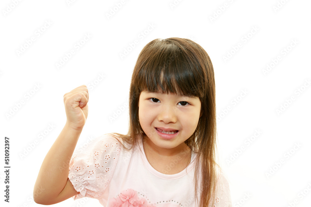 ガッツポーズをして微笑む女の子 ガッツポーズをして微笑む女の子