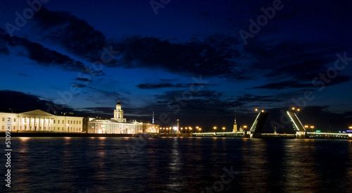 Obraz na plátně Drawbridges in St Petersburg, Rusia