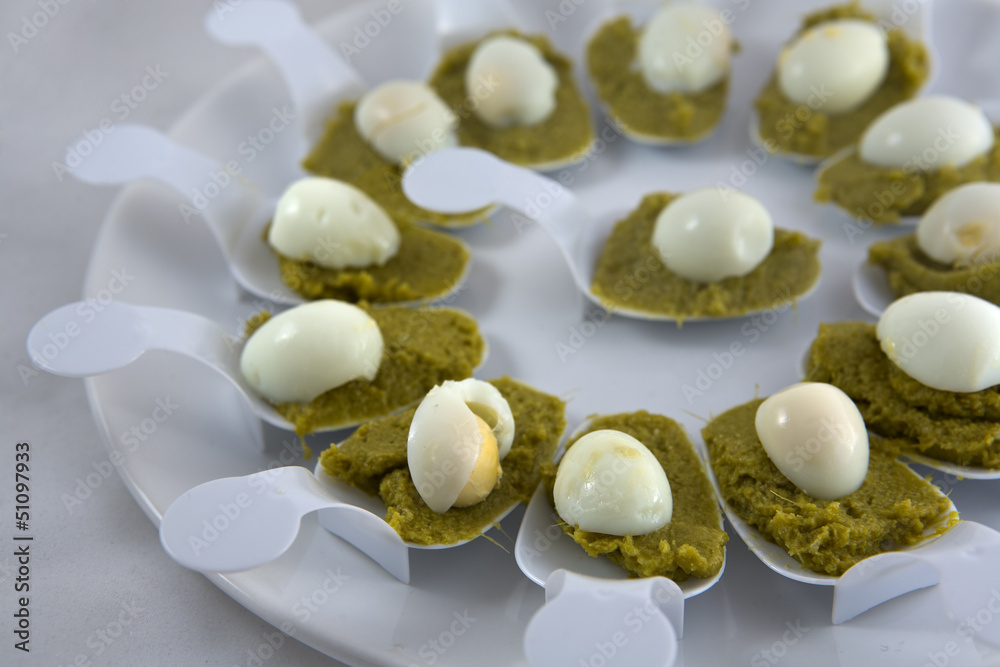 Creamed spinach with quail eggs, detail