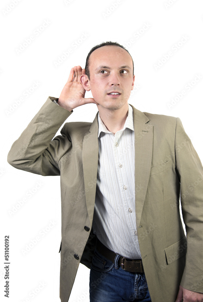 Mann lauscht mit Hand am Ohr Mann lauscht mit Hand am Ohr