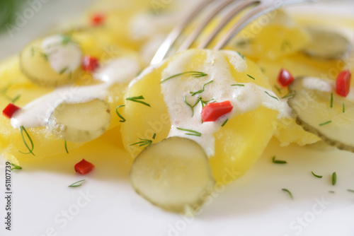 Frischer Kartoffelsalat mit Sojajoghurt,Pepperoni,Gurke und Dill