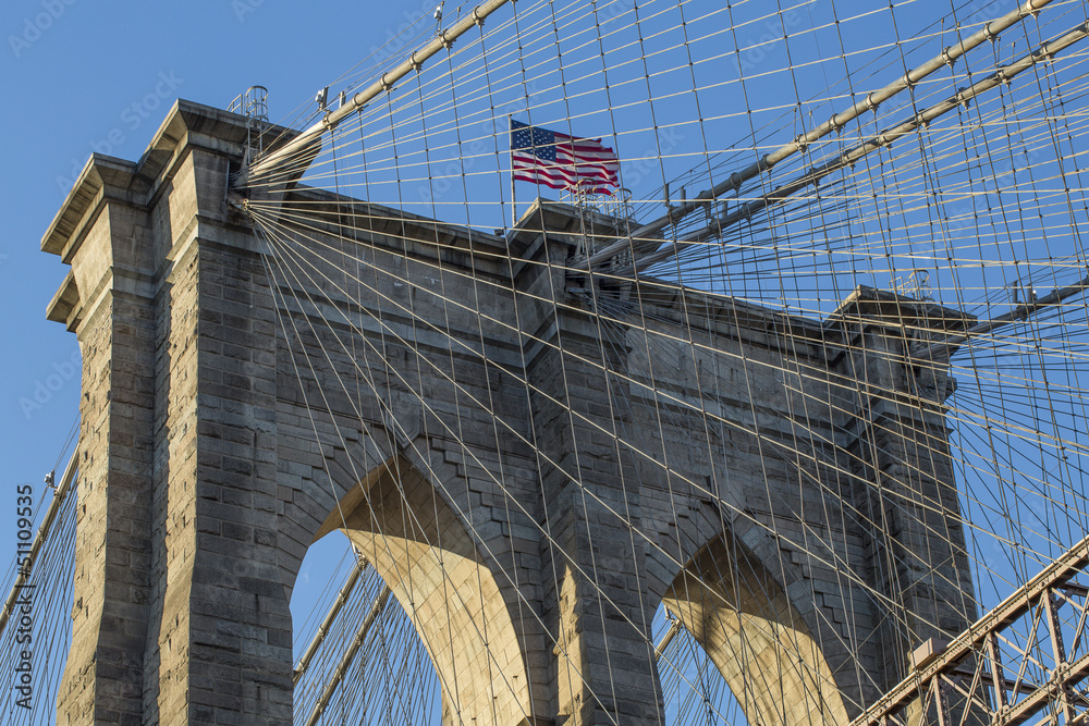 Fototapeta premium brooklyn bridge with flag