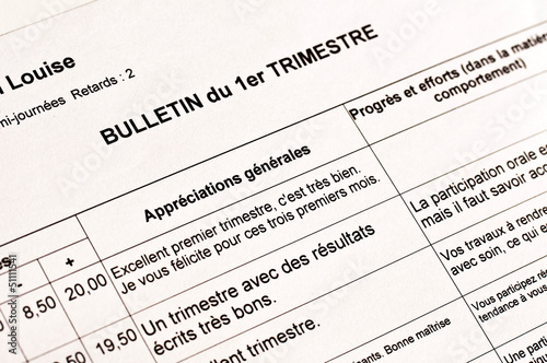 Papier peint Bulletin scolaire d'un élève français au collège, bonnes notes, scolarité et édu