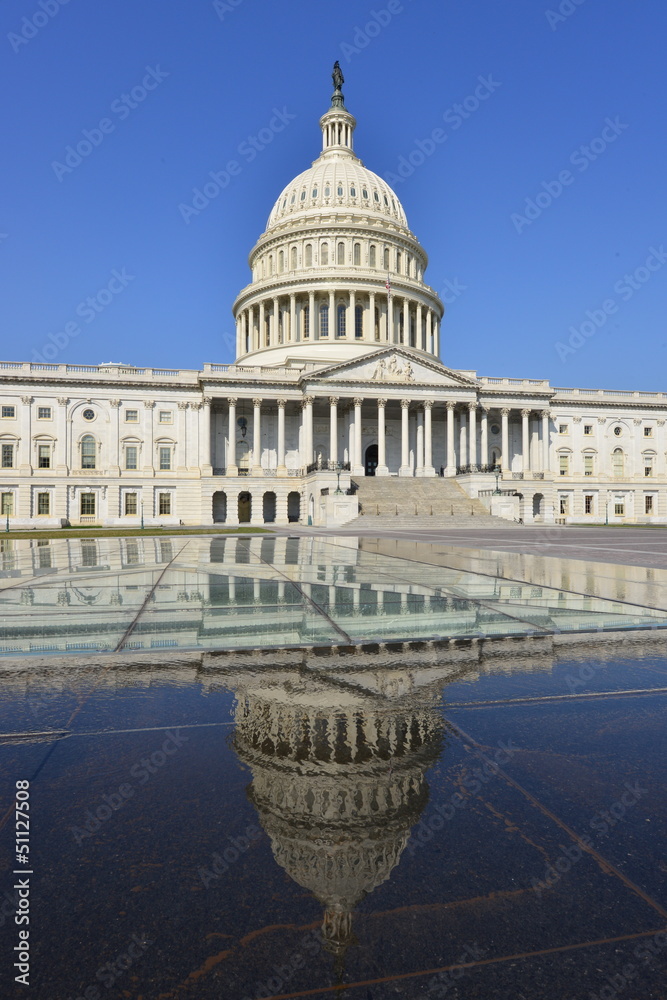 Fototapeta premium US Capitol Building with blue sky, Washington D.C.