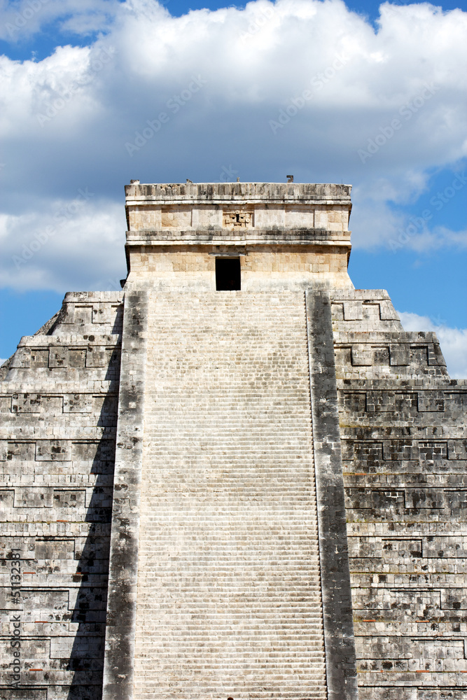 Mayan Pyramid at Chichen Itza Mayan Pyramid at Chichen Itza