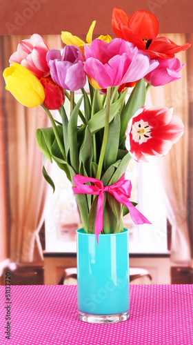 Fototapeta Naklejka Na Ścianę i Meble -  Beautiful tulips in bouquet on table in room