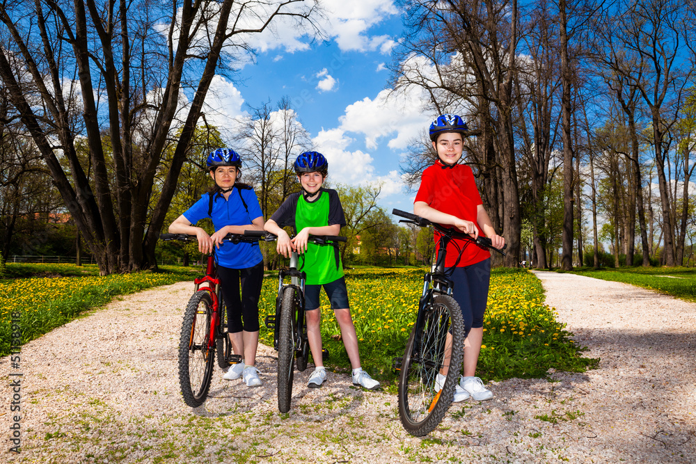Fototapeta premium Healthy lifestyle - family biking