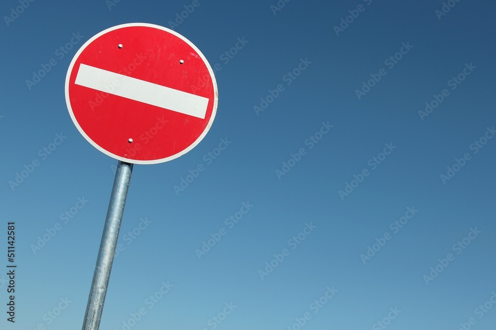 Deutsches Verkehrszeichen: Verbot der Einfahrt Deutsches Verkehrszeichen: Verbot der Einfahrt