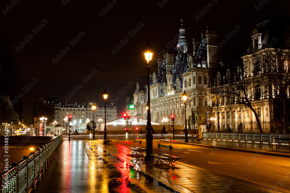 Fototapeta premium Ratusz w Paryżu nocą