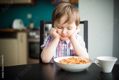 Fotografía Offended boy at dinner