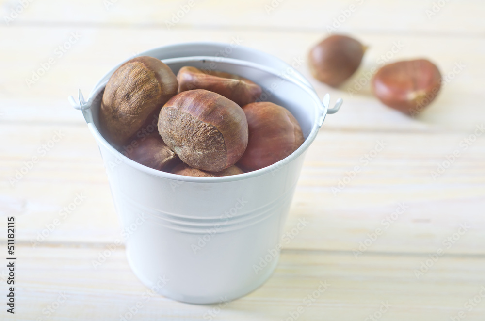 Obraz premium chesnuts