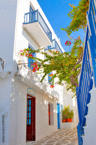 Obraz na płótnie Grecka wąska uliczka w Mykonos