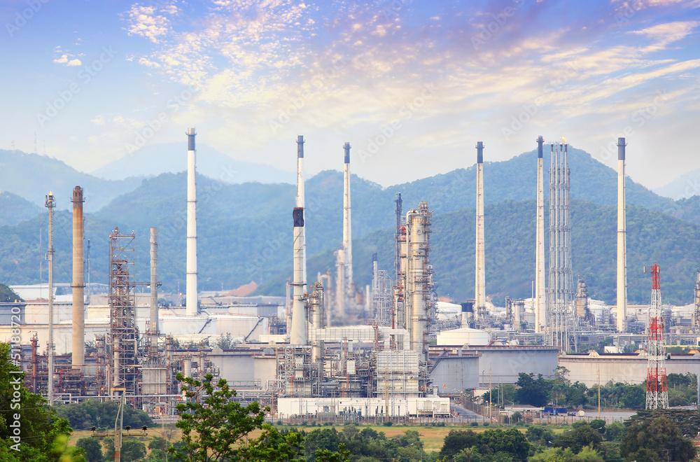 Obraz premium Oil refinery plant