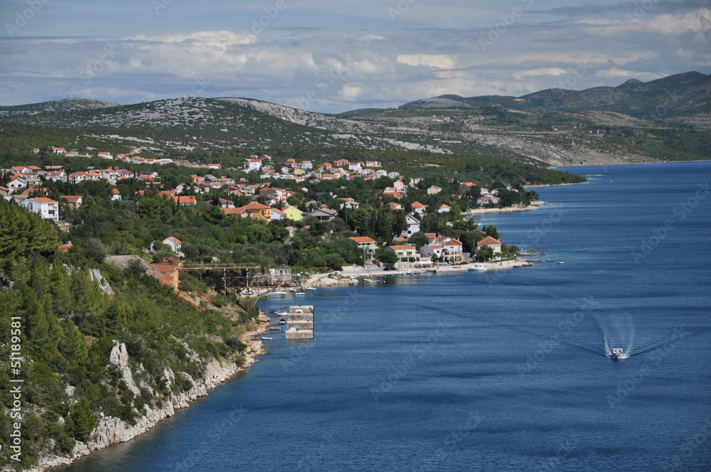 Meerenge von Maslenica, Kroatien