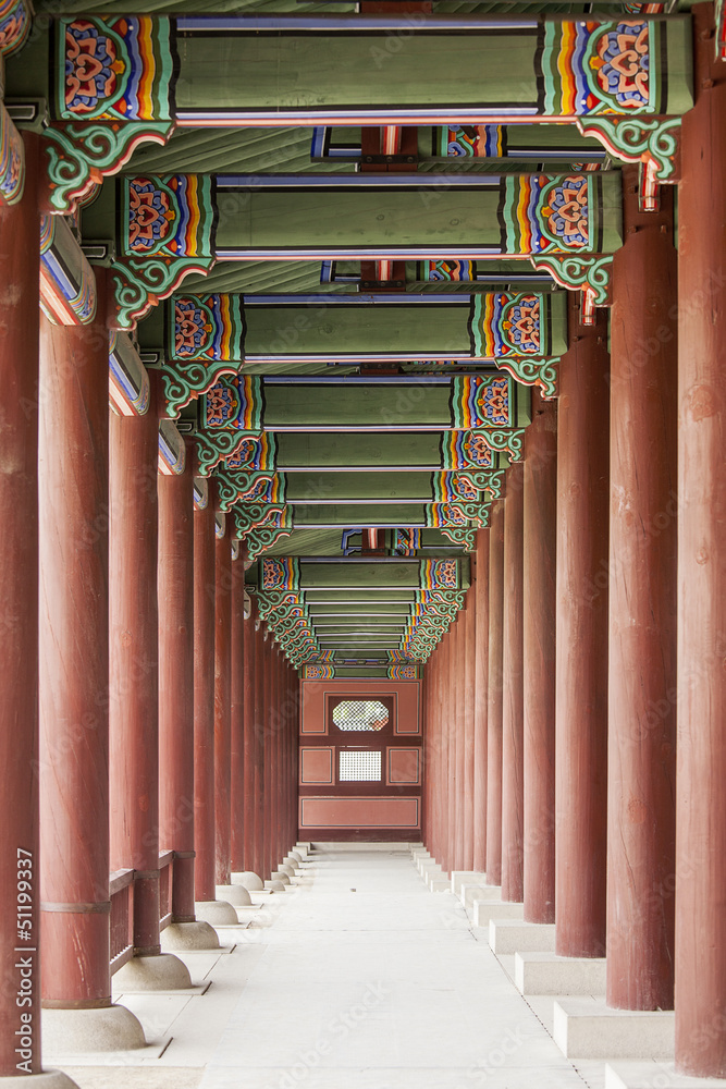 Fototapeta premium Colonnade At The Gyeongbok Royal Palace