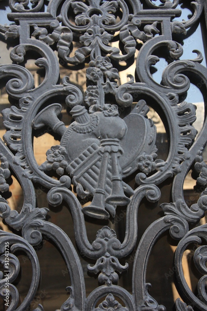 Détail de porte parisienne