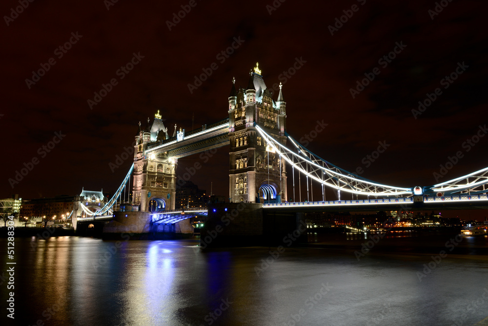 Obraz premium Le Tower Bridge de nuit