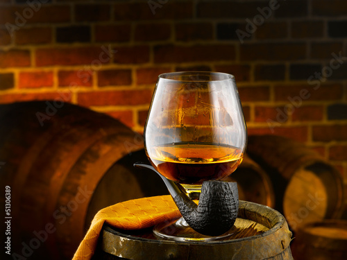 cognac e pipa in cantinetta
