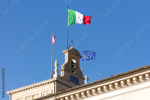 quirinale - campanile con le bandiere